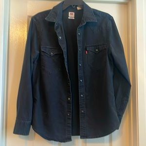 Levi’s light black denim shirt. Snap closures. Previously loved. Mens size Small